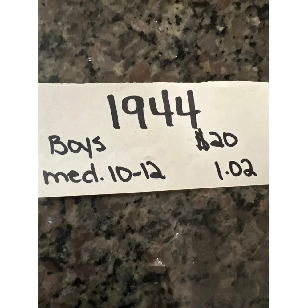 Boys size 10/12 shorts‎ (1944)